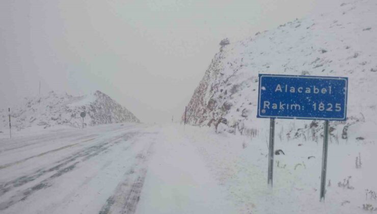 Antalya – Konya karayolunda kar yağışı etkili oldu