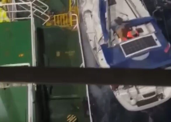 Antalya Körfezi’nde fırtınaya yakalanan teknede can pazarı