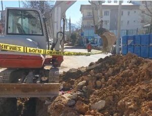 Antalya’da korkunç kaza, kepçe kovası işçiyi ezdi