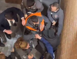 AVM’de bıçaklı kavga