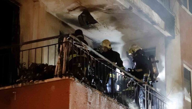 Balkona stoklanan cep telefonu bataryaları bomba gibi patladı, mahalleli sokağa döküldü