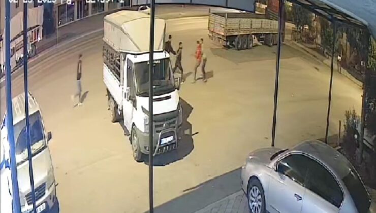 Bıçakla öldürülen gence saldırı anları güvenlik kamerasında