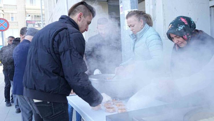 Burdur’da şehit ve gaziler için lokma dağıtıldı