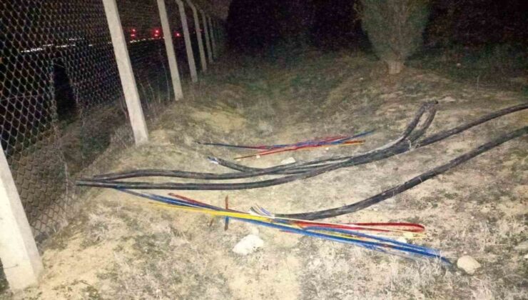 Çaldıkları 1 milyon liralık bakır kablo ile 2 km uzaklıktaki araçlarına giderken suçüstü yakalandılar