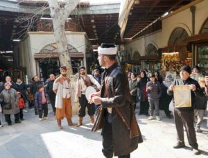 “Çat kapı” kurtuluş tiyatrosu Kahramanmaraşlılarla buluşuyor