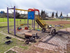 Çukurova’da çocuk parkına çirkin saldırı
