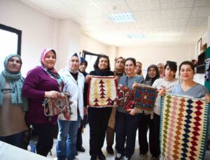 Çukurovalı kadınlara kilim dokuma kursu