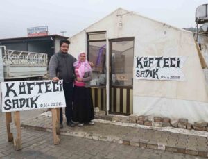 Depremde kendilerine ev olan çadır şimdi ekmek tekneleri oldu