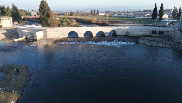 Depremin yıkamadığı tarihi köprü restorasyon çalışmalarının ardından yaya geçişine açıldı