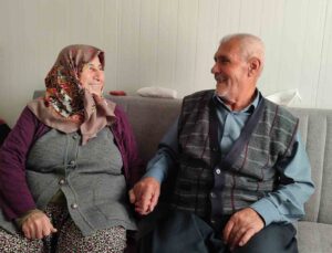 Depremzede çift, aşklarıyla örnek oluyor