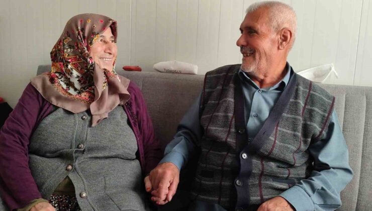 Depremzede çift, aşklarıyla örnek oluyor