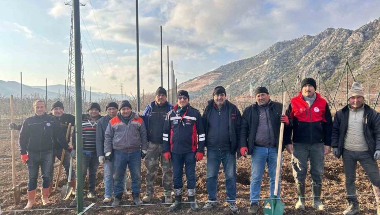Eğirdir’de çiftçilere modern tarım yöntemleri anlatıldı
