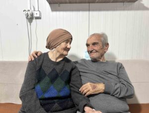 Enkazdan çıkarak birlikte yaşama tutunan 71 yıllık evli çift mutluluğun sırrını anlattı