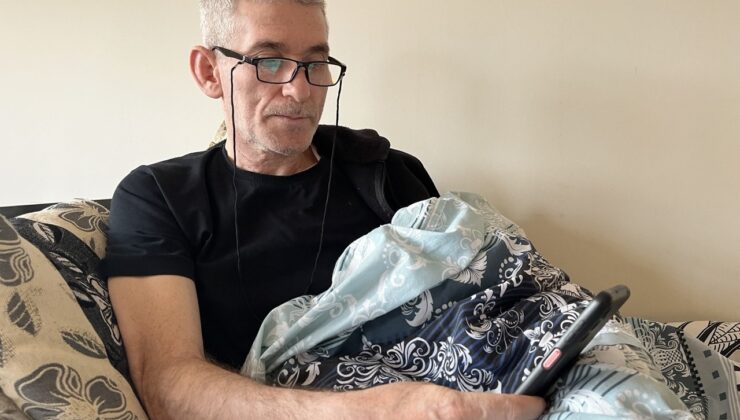 Eşini ve oğlunu depremde kaybeden babanın acısı ilk günkü gibi
