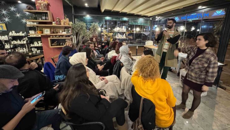 Eski sevgililerden kalan hediyeler açık artırmada satıldı