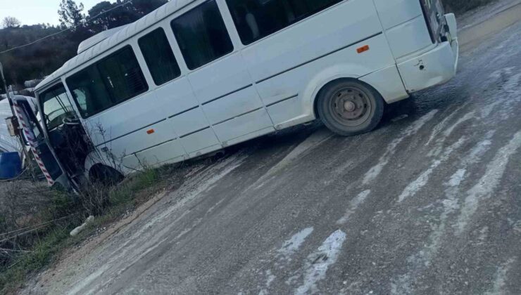 Gazipaşa’da okul servisi buzlu yolda kaydı, korku dolu anlar yaşandı