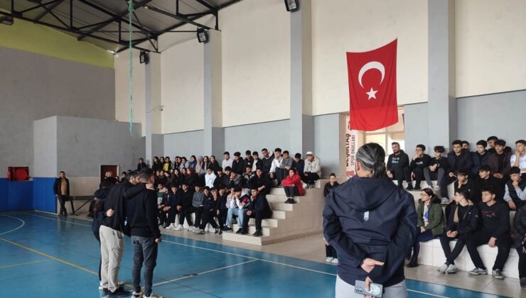 Gençler, terörizm ve güvenlik konusunda bilgilendiriliyor