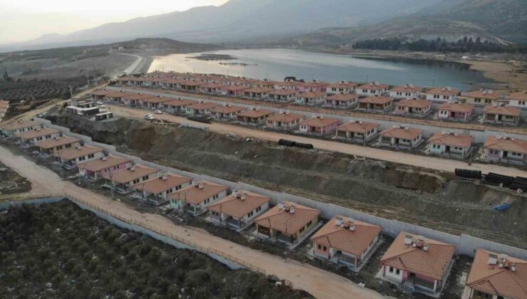 Hassa’da göl ve Amanos Dağları manzaralı 206 köy evinde yaşam Mart ayında başlayacak