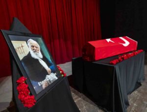 Hat ve kaligrafi ustası, ressam Etem Çalışkan son yolculuğuna uğurlandı