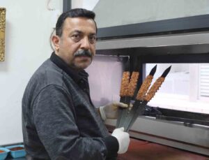 Hataylı depremzede memleketine döneceği günün hayaliyle yaşıyor