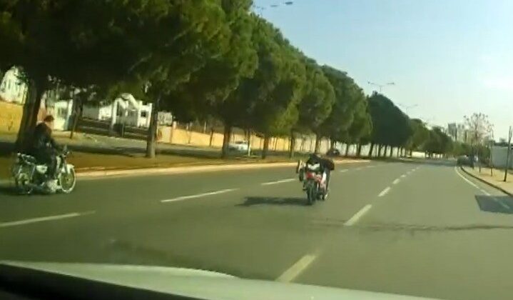 Hem ehliyetsiz hem de motosikleti yatarak sürünce ceza yağdı