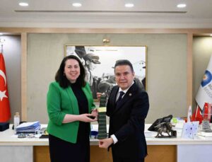 İrlanda’nın Ankara Büyükelçisi Brosnan: “Vatandaşlarımızın Antalya’yı neden tercih ettiğini daha yakından anladım”