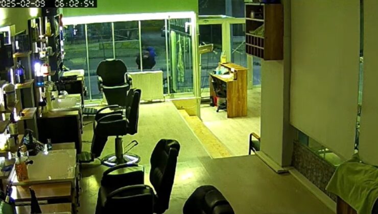 Isparta’da kuaför salonuna tekme ve taşlı saldırı güvenlik kamerasında