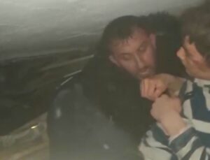 İtfaiyeci baba enkaz altındaki oğluna “Sen bekle” dedi, önce başkalarını kurtardı