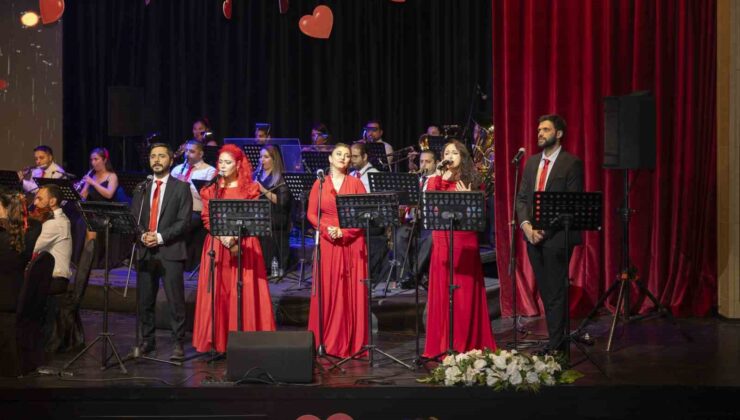 Kent Orkestrası ’Sevgililer Günü’ne özel konser verdi