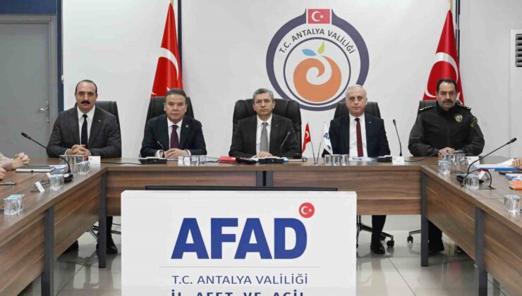 Konyaaltı Sahili’nde kaçak yapılar kaldırılacak, kalite artırılacak