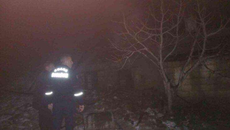 Kozan’da ev yangını