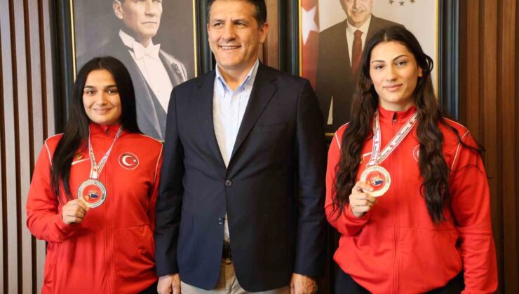 Kozan’da kadın güreşçiler ödüllendirildi