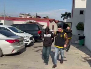 Kuyumcu soyup imitasyon ürün çalan hırsızlar polisten kaçamadı
