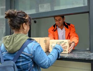 Mersin Büyükşehir Belediyesi, ihtiyaç sahiplerine desteğini sürdürüyor