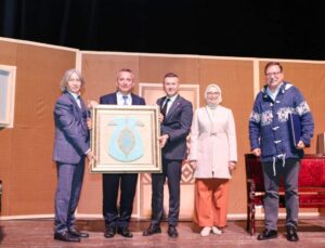 Mersin’de bağımlılığa karşı ’Beynimdeki Güç’ adlı oyunun galası yapıldı