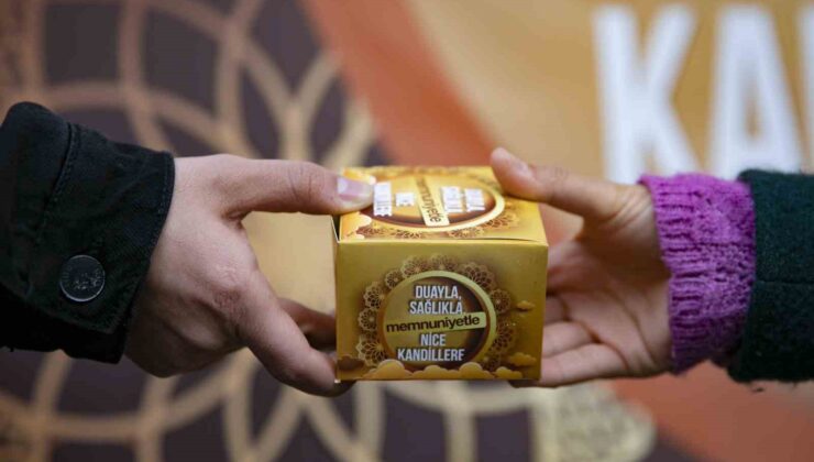 Mersin’de Berat Kandili’nde 15 bin kandil simidi dağıtıldı