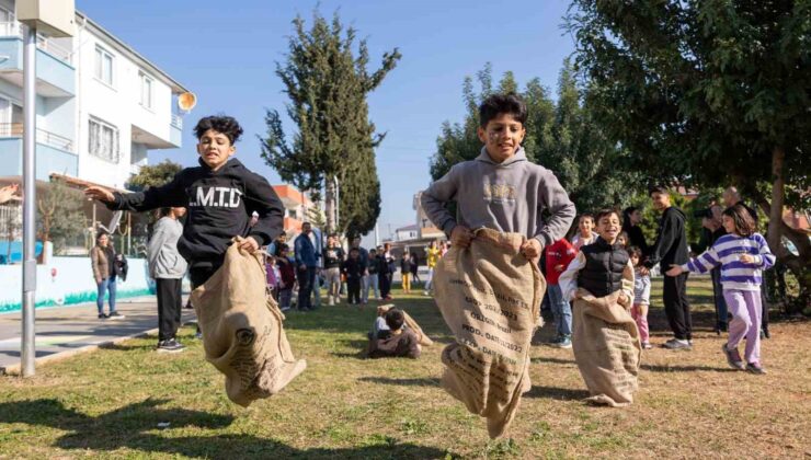 Mersin’de çocuklar, Büyükşehir Belediyesinin etkinliklerinde keyifli anlar yaşadı