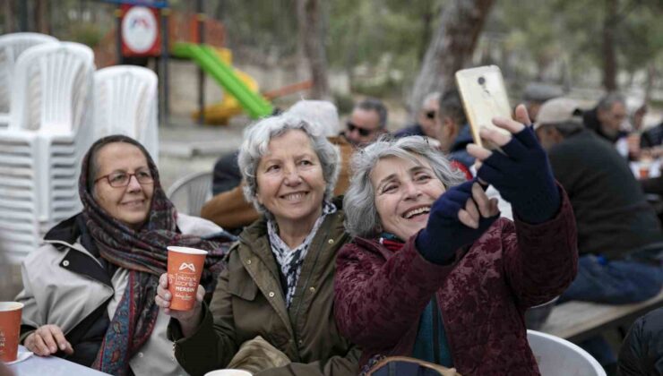 Mersin’de emekliler tabiat parkında eğlendi