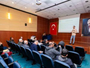 Mersin’de ev hayvanları satış yeri sahiplerine eğitim verildi