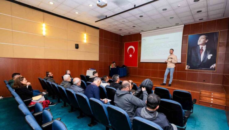 Mersin’de ev hayvanları satış yeri sahiplerine eğitim verildi