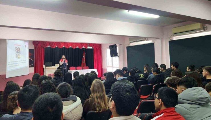Mersin’de jandarmadan öğrencilere ’siber farkındalık’ eğitimi