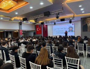 Mersin’de jandarmadan öğrencilere yönelik siber farkındalık eğitimi