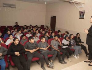 Mersin’de LGS’ye hazırlanan öğrencilere rehberlik desteği