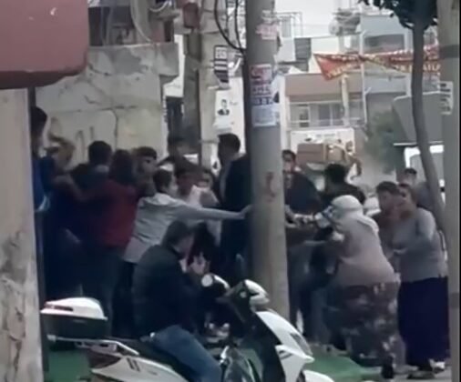 Mersin’de yol verme kavgası sokağa taştı