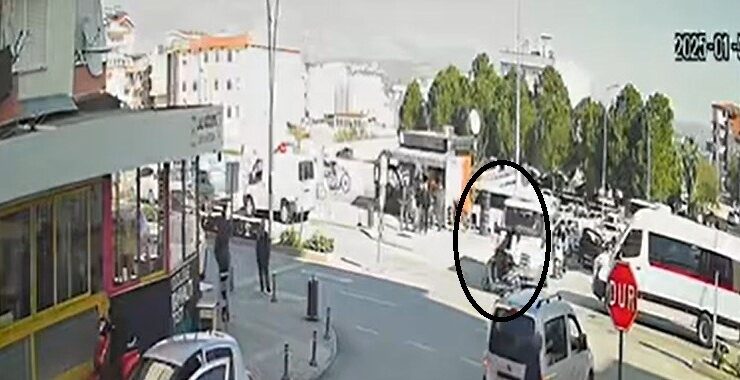 Motorlu bisiklet ile cenaze aracı çarpıştı: 2 yaralı