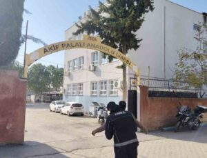 Okul önlerinde narkotik uygulaması