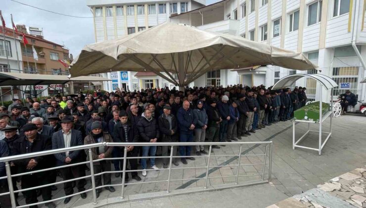 Ormanlık alanda ölü bulunan Kemal Aksüzek gözyaşlarıyla toprağa verildi
