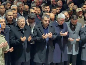 Osmaniye’de deprem şehitleri için sessiz yürüyüş ve anma programı düzenlendi