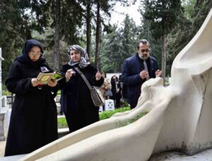 Özgecan Aslan, ölümünün 10’uncu yılında mezarı başında anıldı