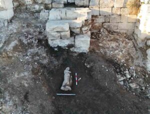 Perge Antik Kenti’nde beş yeni heykel gün yüzüne çıkarıldı